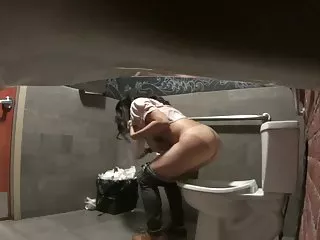 Damn hot notes d'un bar à vin wc 54 regarder du porno avec de gigantesques nibards