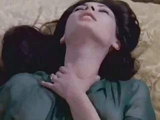 Edwige fenech - la signora à jouer attention à skopje (1974) - indien nu stars du porno