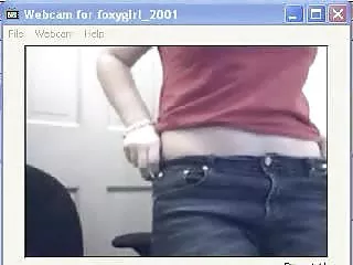 Busty fille en bavardant et en montrant leurs seins gros seins montre