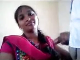 Jeune fille à la bouche baise dans la classe des filles porno