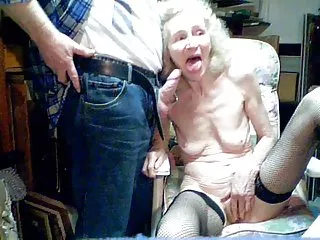 Vieille mamie 70 ans sucer le petit-fils des années, russe porno dans un sauna