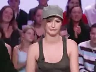 Regarder la vidéo sexe louise bourgoin mignon seins porno photos, salle de bain privée