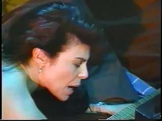 Milf cougar irritant et fait un grand pipe et se foutre