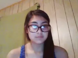 Timide asiatique teen nerd fille aime ma grosse bite